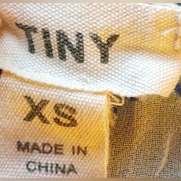 Flowy Overlay Flower Blouse - Picture 7 of 7